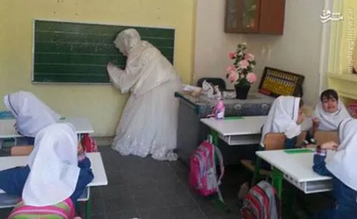 معلم همدانی روز اول مهر با لباس عروس به کلاس درس رفت