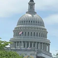 🔴 پرچم معکوس ستاره ها و راه راه ها بر فراز ساختمان کنگره 