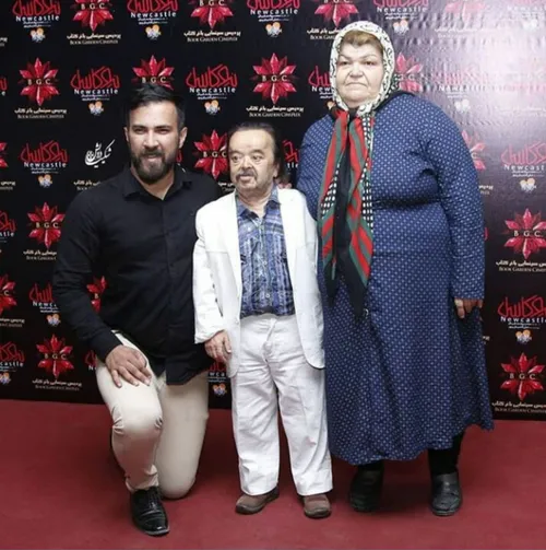 اسد الله یکتا با همسر و پسرش در اکران خصوصی فیلم نیوکاسل