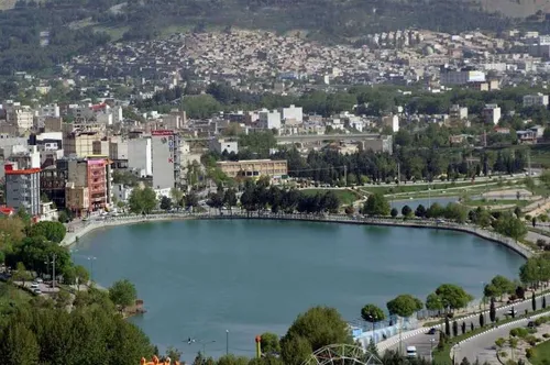 نمایی زیبا از شهر خرم آباد و دریاچه کیو