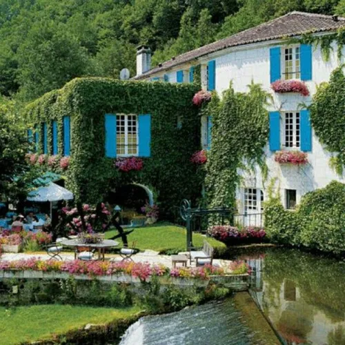 هتل روستایی در روستای عاشقانه فرانسه