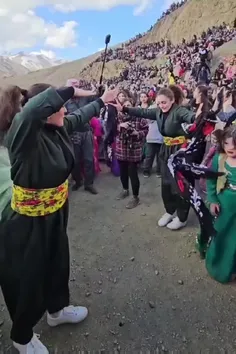 رقص خواهرهای دوقلوی کورد در جشن نوروز کوردستان