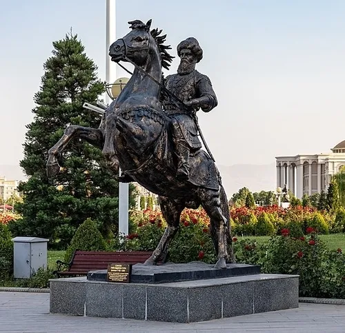 تندیس غیاث الدین محمد غوری در شهرستان دوشنبه تاجیکستان🇦🇫💪