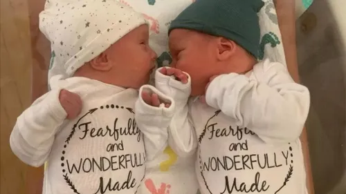 تصویری منتشرشده از دو نوزاد که از اسپرم های یخ زده ۳٠ سال