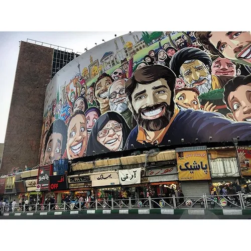 The gigantic billboard around the Vaiasr sq. in the city 