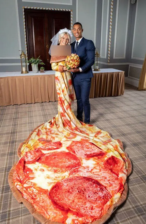 لباس عروسی از جنس پیتزا 😋 😍 🍕