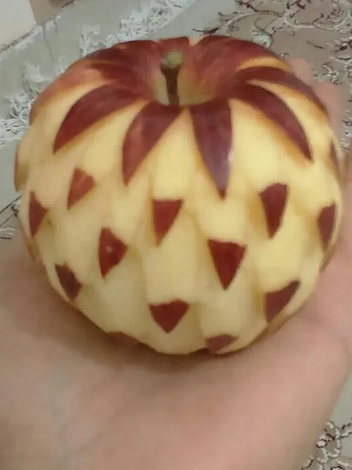 حکاکی روی سیب