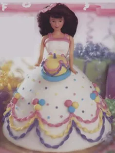 بچه ها لطفا بیایید زیر این دو تا کیک اینجاها جشنه خودشم د
