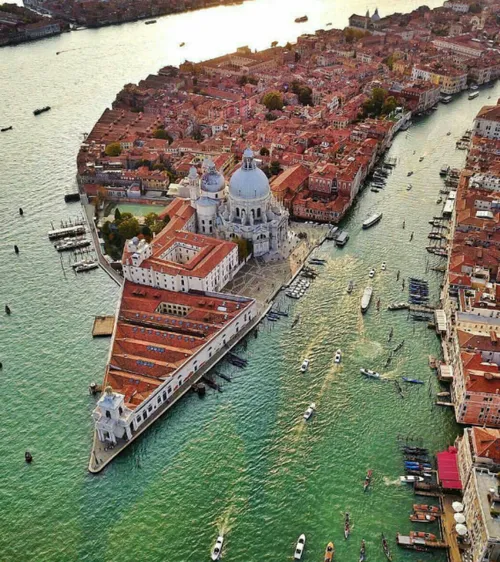 👍 نمایی زیبا از شهر تاریخی و توریستی ونیز ایتالیا