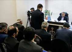 حسین فریدون مقابل میز محاکمه