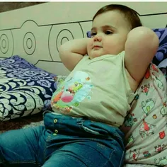کلا مرد ایرانی از کودکی این مدلیه لم میده تلویزیون میبینه