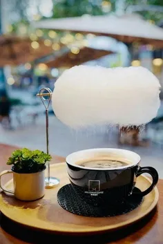 این قهوه مخصوص لاکچری در شانگهای چین به همراه یه پشمک درب