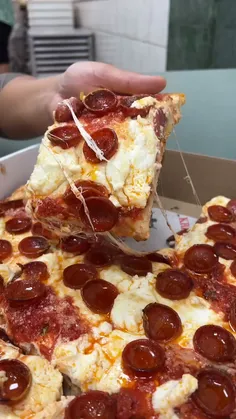 من یکی اصلن پیتزا نمیخورم ولی شکلش قشنگه