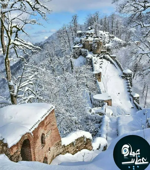 🌎 تصویر زمستانی بسیار زیبا از قلعه رودخان متعلق به دوره س