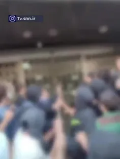 خبرگزاری دانشجو:ویدئویی از لحظه شکستن درب ساختمان اداری د