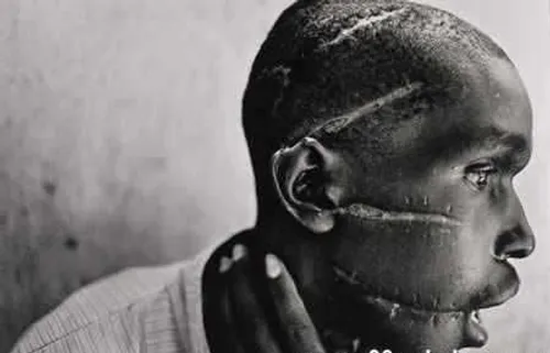 ژوئن 1994 ، رواندا: چهره مردی از قبیله هوتو که از سوی همِ