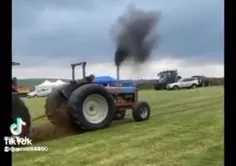 🚜 زورآزمایی حادثه ساز بین دو تراکتور😮