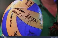 اینم امضای سیدگلی رو توپ والیبال