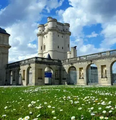 قلعه #Château_de_Vincennes در ۱۱۵۰م به عنوان اقامتگاه شکا