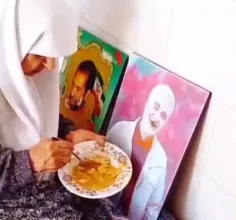 🔴 غذادادن مادر سردار شهید مهدی زندی نیا به قاب عکس شهید ح