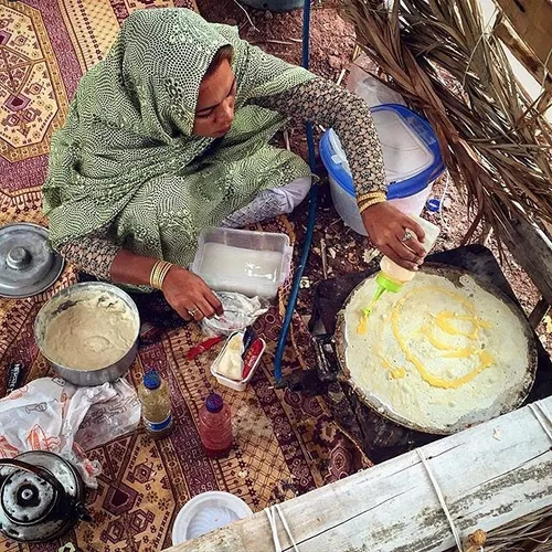 A woman makes a local bread. Jazire-ye Hormoz ( Hormoz Is