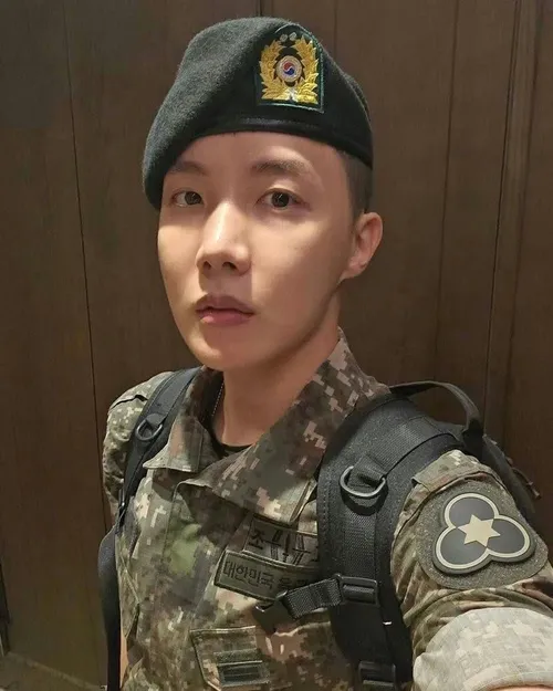 📌سرجوخه جانگ هوسوک امروز رسماً به درجه گروهبانی (병장정호속) ا