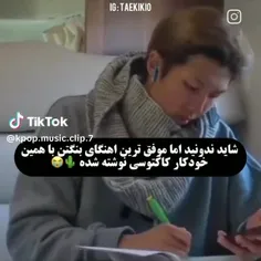 واییی منم دارم ولی گلش صورتیه😂