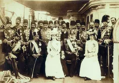 عکسی نایاب از مظفرالدین‌شاه قاجار در دیدار با سفرای کشوره