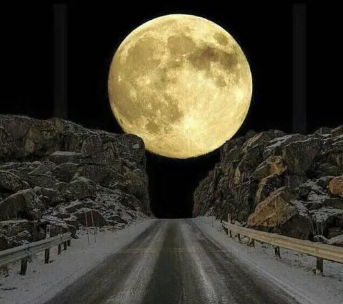 تصویری از ماه کامل(بدر) در خیابان اقیانوس اطلس در نروژ گر