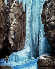 ❄ ️❄ ️زمستانی رویایی 😍  از آبشار یخ زده و زیبای دره مالیگ