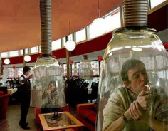 این اتاقک حباب مکش دود سیگارن در ژاپن . فرهنگ و دارین که 
