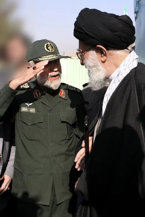 سردار سرافراز شهید همدانی در کنار رهبر معظّم انقلاب 1
