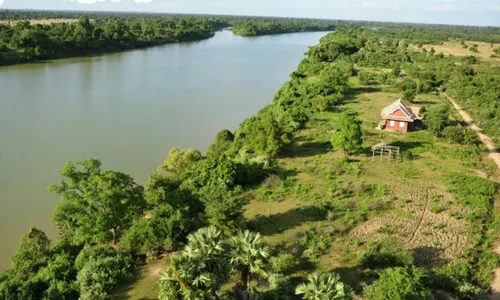 رودی در کامبوج شش ماه سال از شمال به جنوب و شش ماه دیگر س