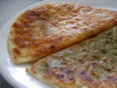 بولانی: یکی از غذاهای مشهور افغانی است که خمیر گندم ذغاله