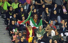 خانم بازیگر در بازی والیبال ایران ایتالیا