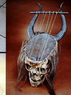 در موزه متروپولیتین یک ابزار موسیقی ترسناک، شیطانی و عجیب