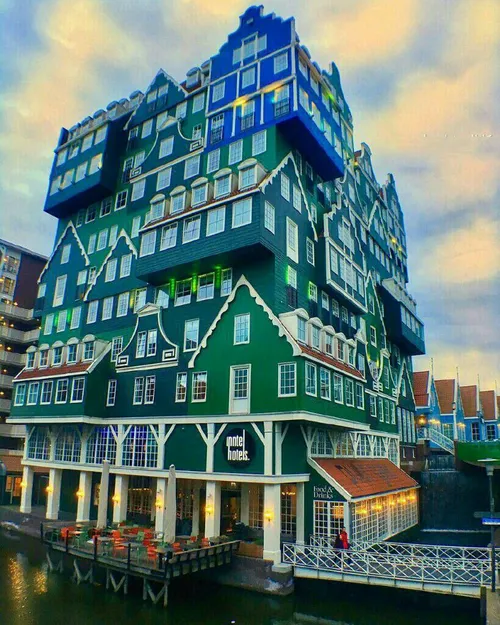 نمایی متفاوت از هتلی زیبا در منطقه Zaandam در کشور هلند