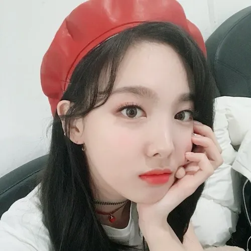 اپ اینستای دخترا با نایونی^^ Nayeon upinsta