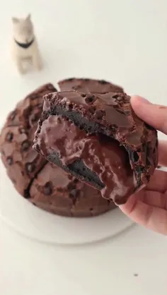 کیک شکلاتی با تکه های شکلات.☺️🥲🍪✨