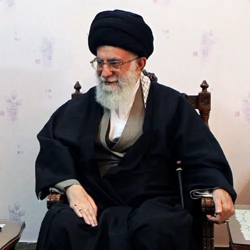 آیت الله خامنه ای رهبر انقلاب اسلامی در پاسخ به درخواست ر