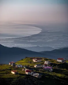 دورنمایی زیبا از ساحل دریای خزر از ارتفاعات تالش در استان