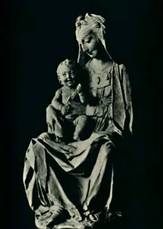 مجسمه "مریم مقدس و کودک خندان" از سال ۱۸۵۸، در موزه ویکتو