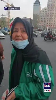 کشیدن چادر از سر یک خانم سالخورده در تهران