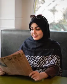مهدیه خانم همیشه روزنامه ی کیهان را مطالعه میکند