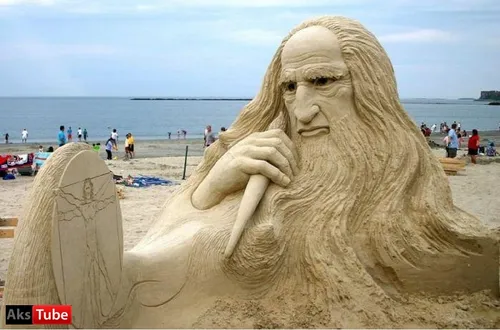 هنر انسان در ساحل دریا