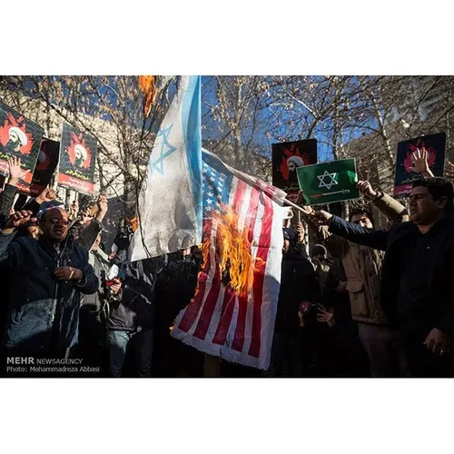 تجمع دانشجویان در اعتراض به اعدام شیخ نمر مقابل سفارت عرب