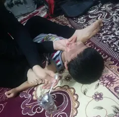 ‏طرز صحیح برخوردِ یه مادر ایرانی با بچه ای که شربت نمیخور