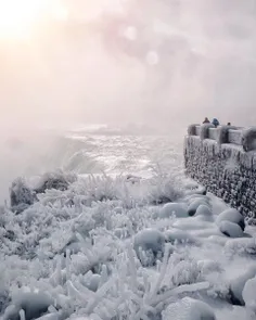 آبشار #نیاگارا از سرما یخ زده گرامیان. چه منظره زیبایی