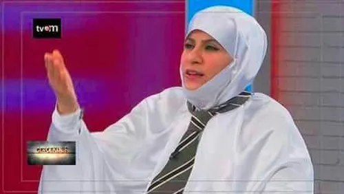 یکی از مجریان زن یکی از کانال های اسلامگرای وابسته به حزب