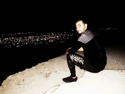 خوزستان شوشتر مسجدسلیمان در تاریکی شب ب شهر ک نگاه میکنم.